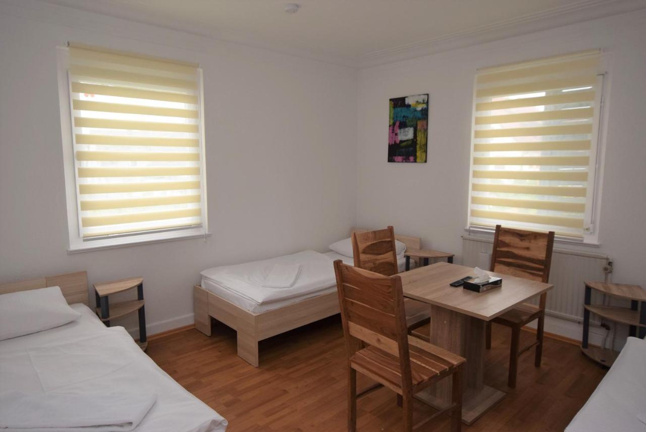 Nuertingen Zimmer Hostel Ngoại thất bức ảnh