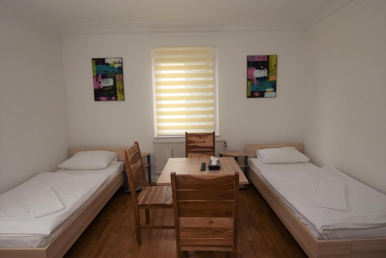 Nuertingen Zimmer Hostel Ngoại thất bức ảnh