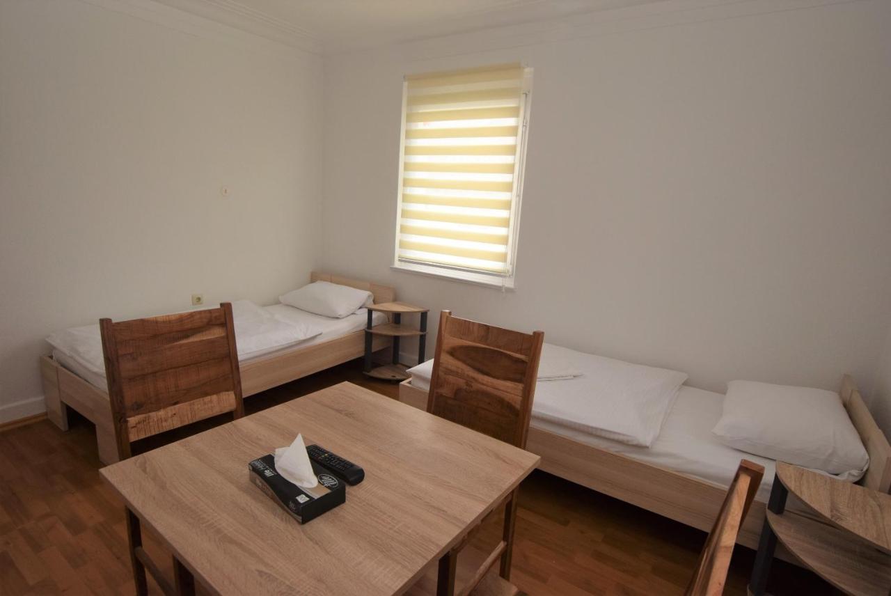 Nuertingen Zimmer Hostel Ngoại thất bức ảnh